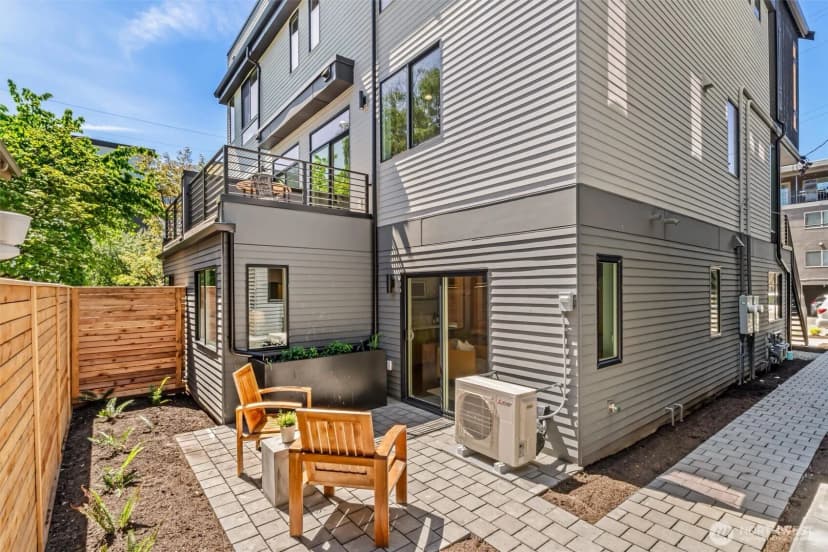 Property photo for 4460 Midvale Avenue N, Seattle photo 32