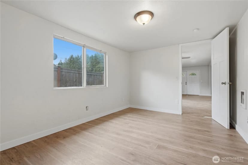 Property photo for 1126 Poindexter Avenue W, Bremerton photo 13