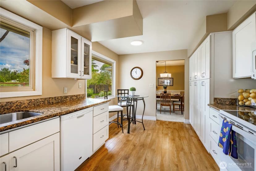 Property photo for 2808 Azalea Place, Bellingham photo 15