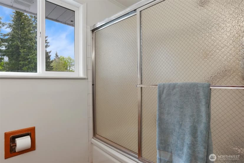 Property photo for 508 147th Street Ne, Bellevue photo 30