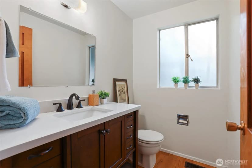 Property photo for 508 147th Street Ne, Bellevue photo 13