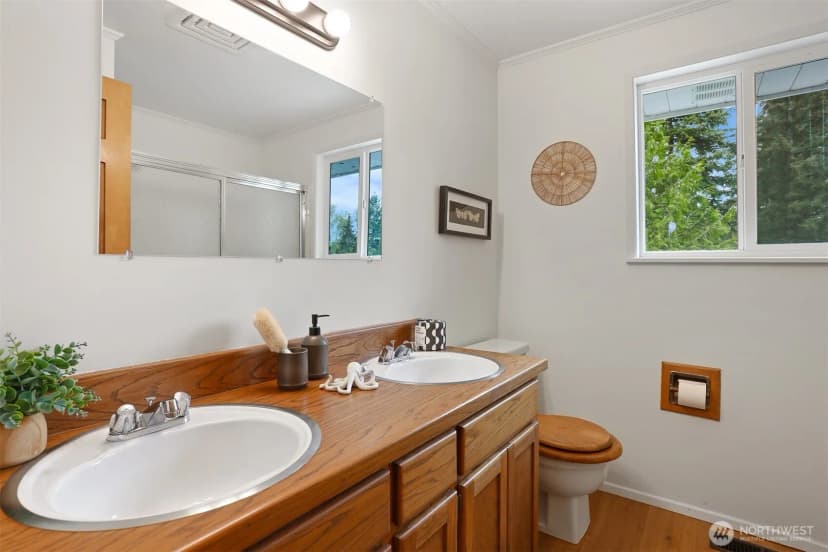 Property photo for 508 147th Street Ne, Bellevue photo 29