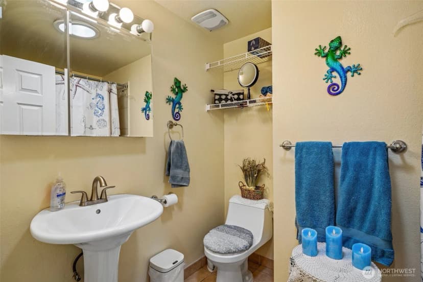 Property photo for 553 S 111th Street, Seattle photo 17