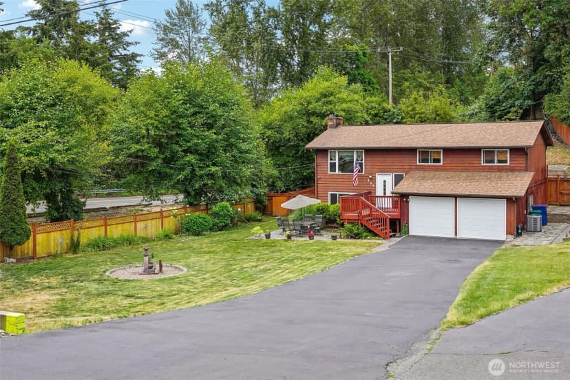 Property photo for 553 S 111th Street, Seattle photo 3