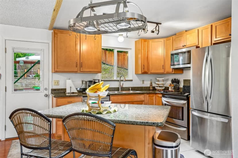 Property photo for 553 S 111th Street, Seattle photo 12