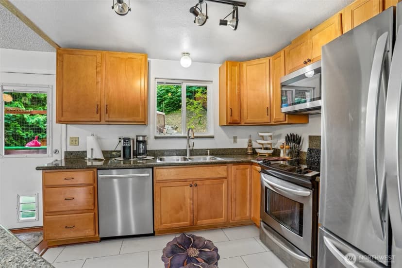 Property photo for 553 S 111th Street, Seattle photo 16