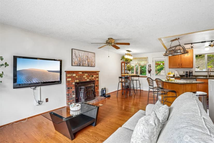 Property photo for 553 S 111th Street, Seattle photo 8