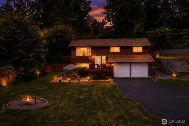 Property photo for 553 S 111th Street, Seattle photo 2