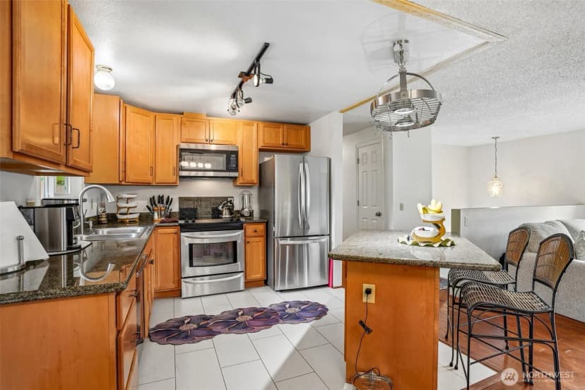 Property photo for 553 S 111th Street, Seattle photo 13