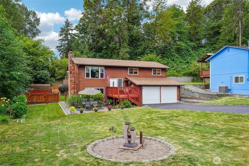 Property photo for 553 S 111th Street, Seattle photo 4