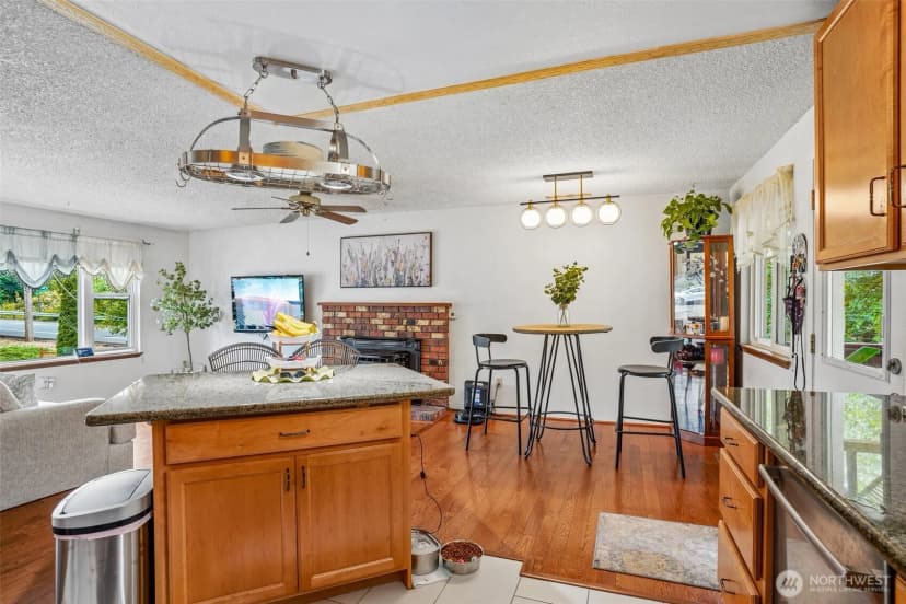 Property photo for 553 S 111th Street, Seattle photo 15