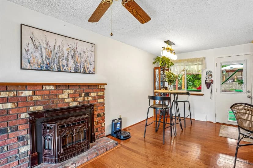 Property photo for 553 S 111th Street, Seattle photo 10