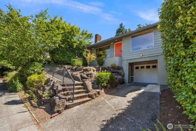 Property photo for 5508 31st Avenue Ne, Seattle photo 2