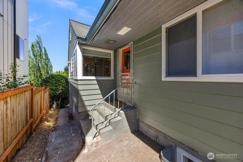 Property photo for 5508 31st Avenue Ne, Seattle photo 3