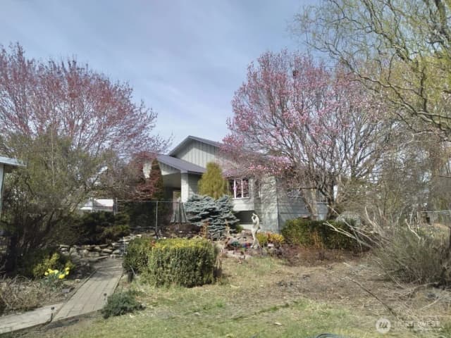 Property photo for 2050 James Avenue, Okanogan photo 2