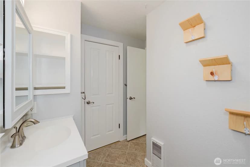 Property photo for 4014 Silver Lane Nw, Bremerton photo 23