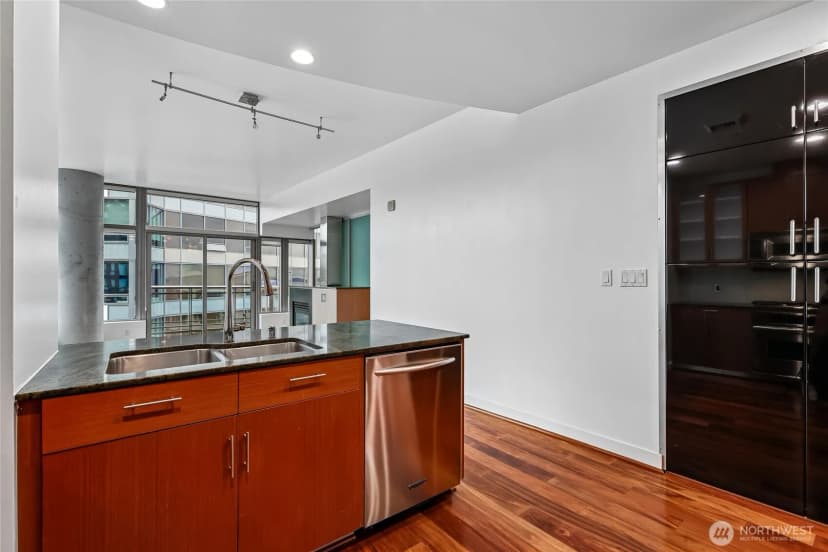 Property photo for 2033 2nd Avenue #2008, Seattle photo 12