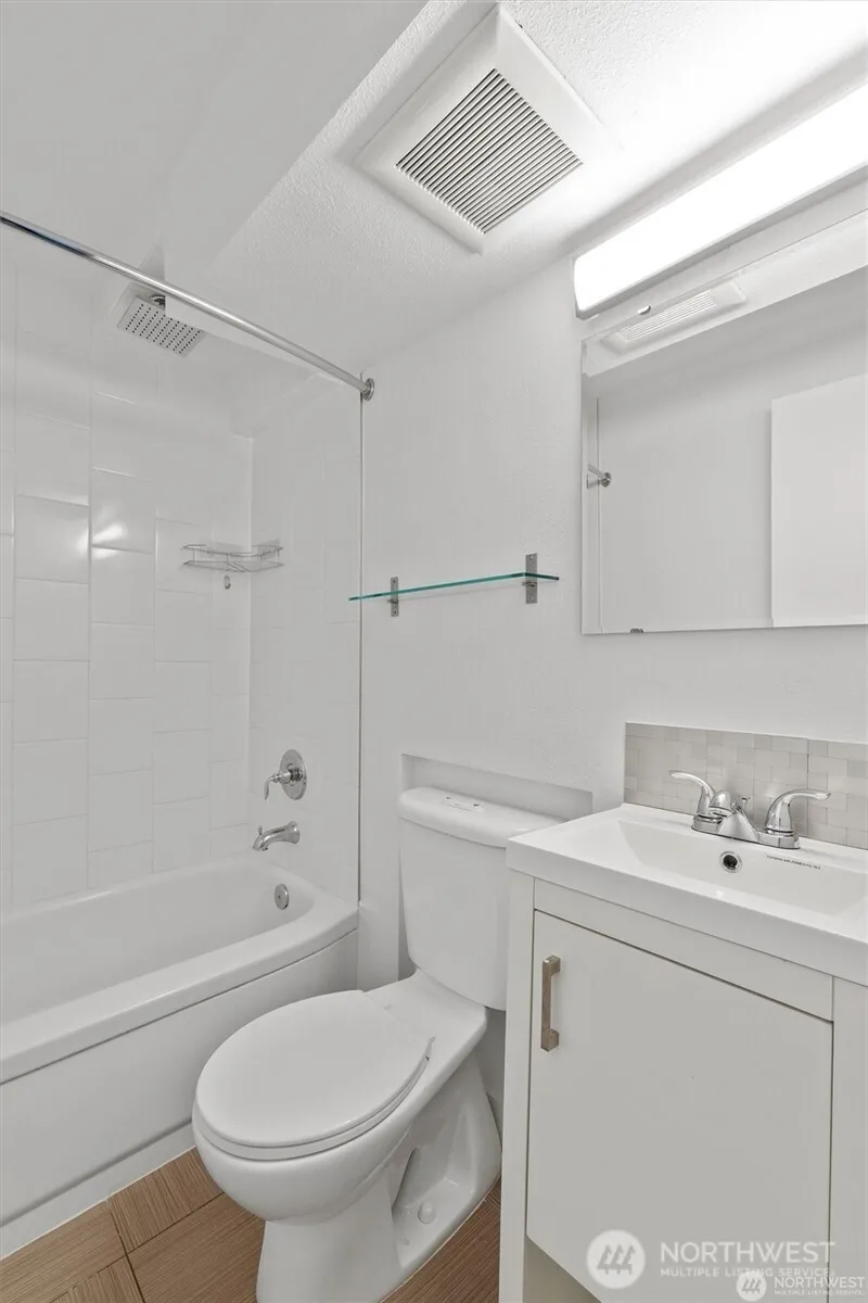 Property photo for 752 Bellevue Avenue E #202, Seattle photo 12