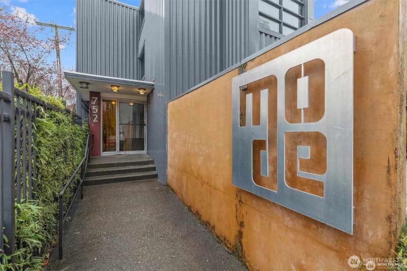 Property photo for 752 Bellevue Avenue E #202, Seattle