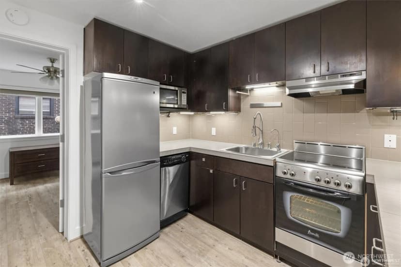 Property photo for 752 Bellevue Avenue E #202, Seattle photo 6