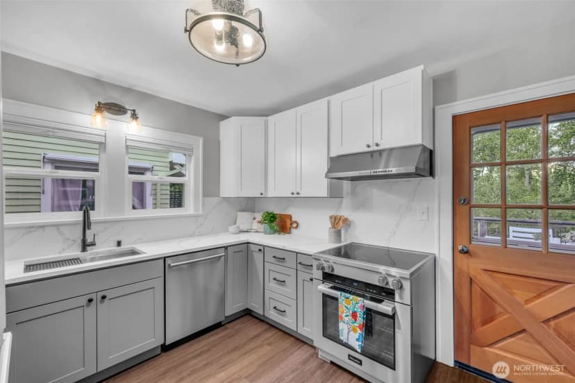 Property photo for 4836 38th Avenue Ne, Seattle photo 10