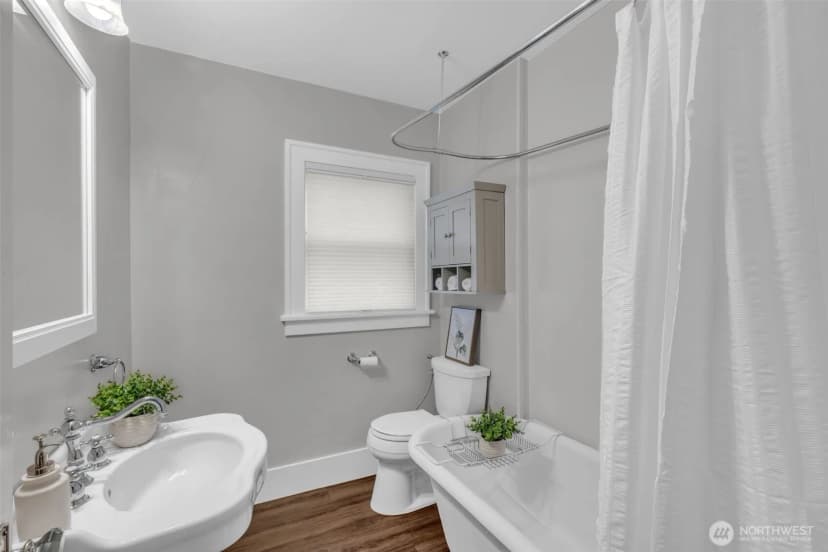 Property photo for 4836 38th Avenue Ne, Seattle photo 15