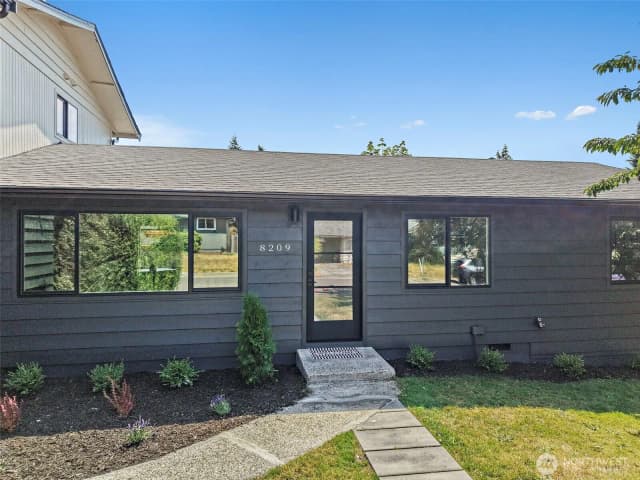 Property photo for 8209 Ne 144th Street, Kirkland photo 2