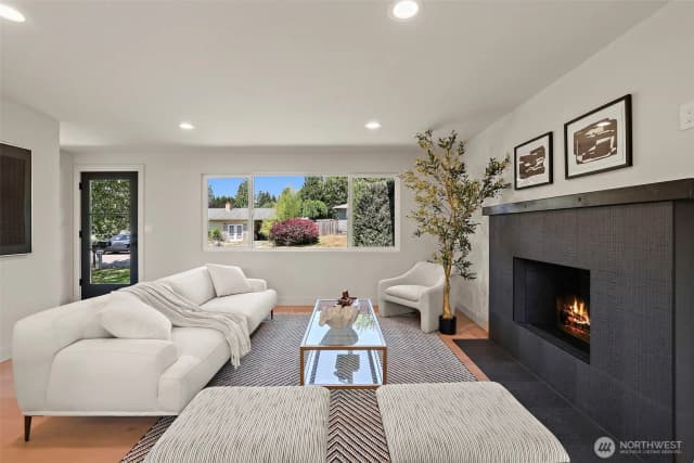 Property photo for 8209 Ne 144th Street, Kirkland photo 4