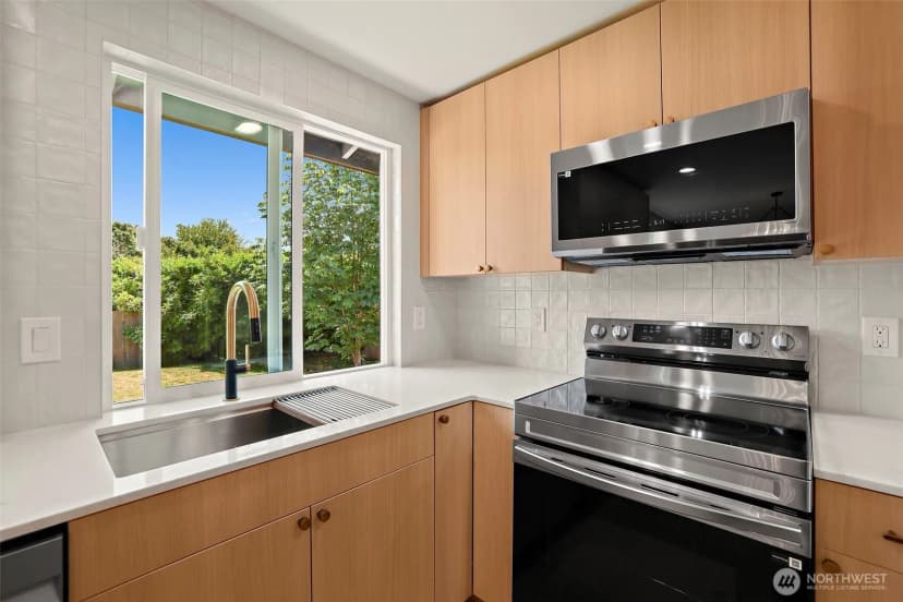 Property photo for 8209 Ne 144th Street, Kirkland photo 10