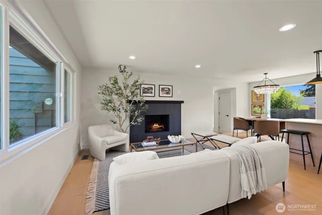 Property photo for 8209 Ne 144th Street, Kirkland photo 3