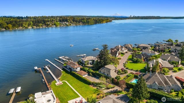 Property photo for 8503 Ne Juanita Drive, Kirkland photo 2
