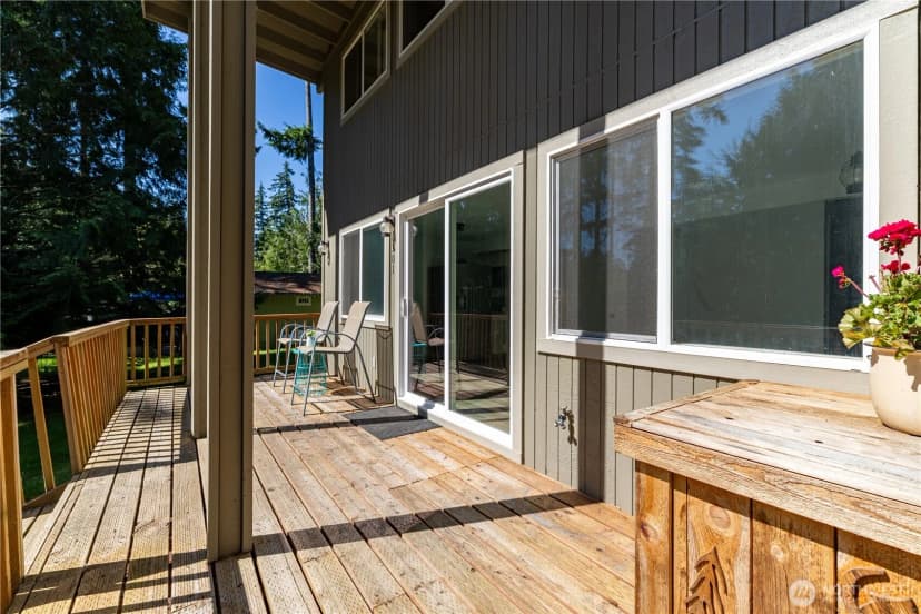 Property photo for 301 E Lakeshore Drive W, Shelton photo 2