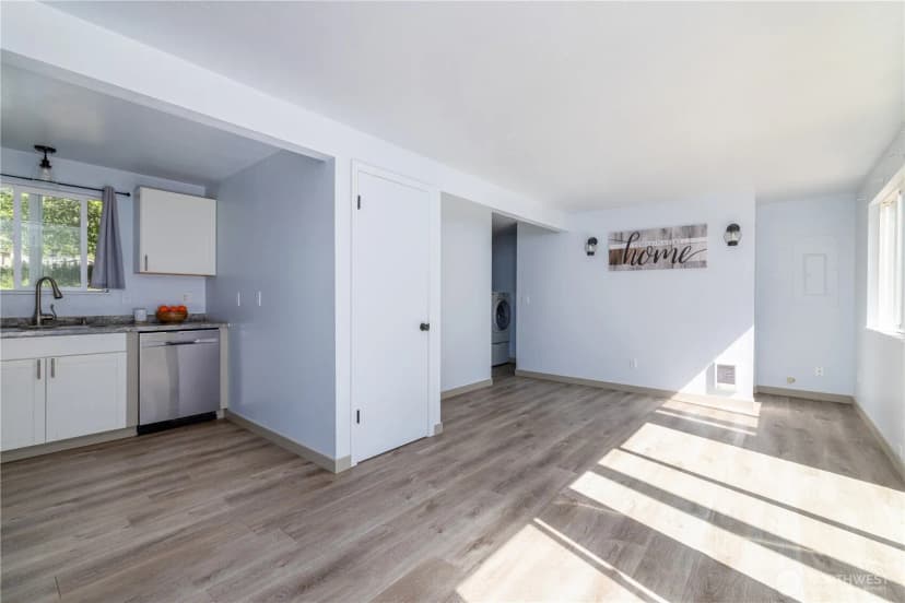 Property photo for 301 E Lakeshore Drive W, Shelton photo 9