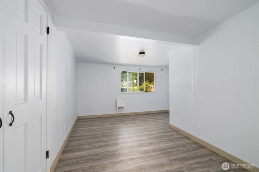 Property photo for 301 E Lakeshore Drive W, Shelton photo 12