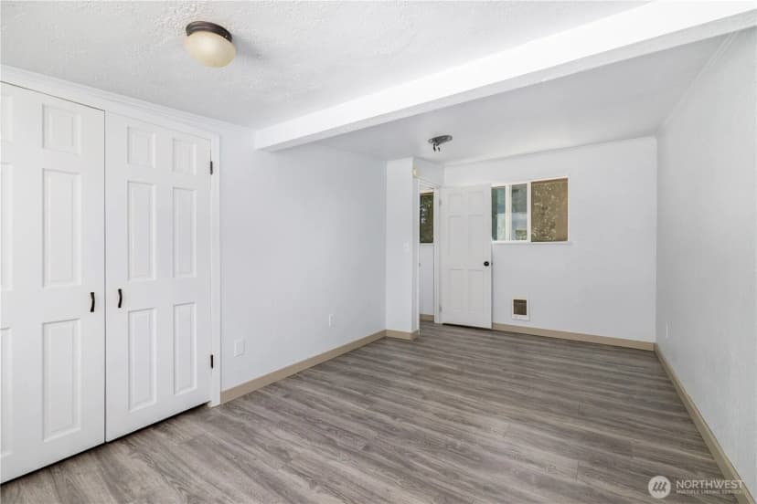 Property photo for 301 E Lakeshore Drive W, Shelton photo 11