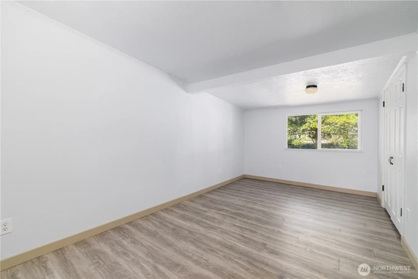 Property photo for 301 E Lakeshore Drive W, Shelton photo 14