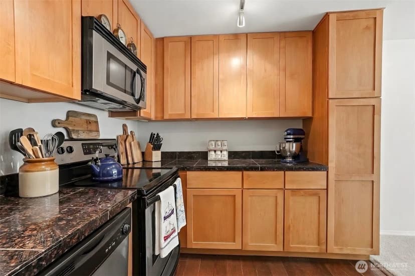 Property photo for 14300 32nd Avenue Ne #107, Seattle photo 6