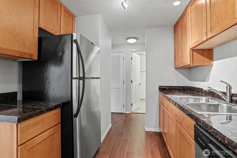 Property photo for 14300 32nd Avenue Ne #107, Seattle photo 9