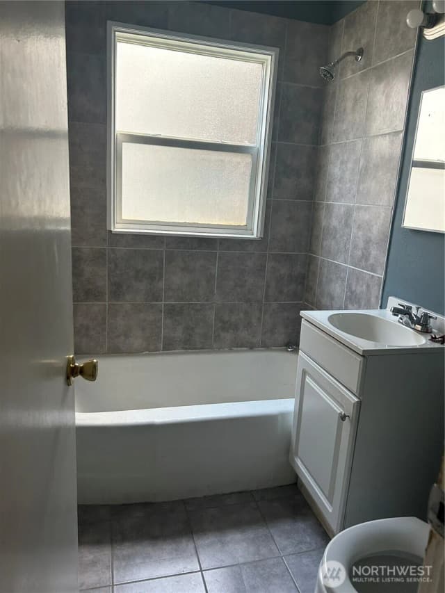 Property photo for 5050 Martin Luther King Jr Way S, Seattle photo 4