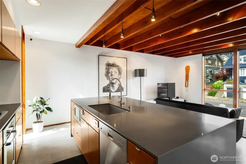 Property photo for 209 12th Ave E, Seattle photo 10