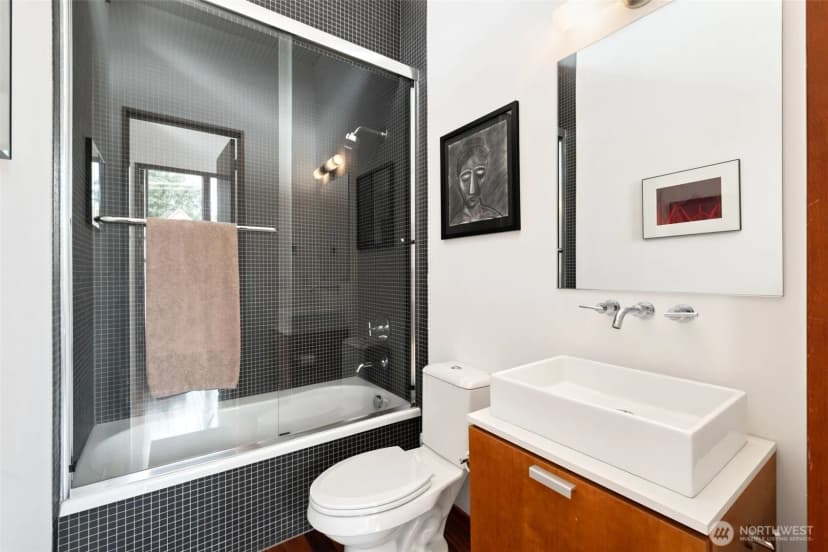 Property photo for 209 12th Ave E, Seattle photo 26