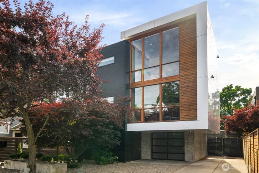 Property photo for 209 12th Ave E, Seattle