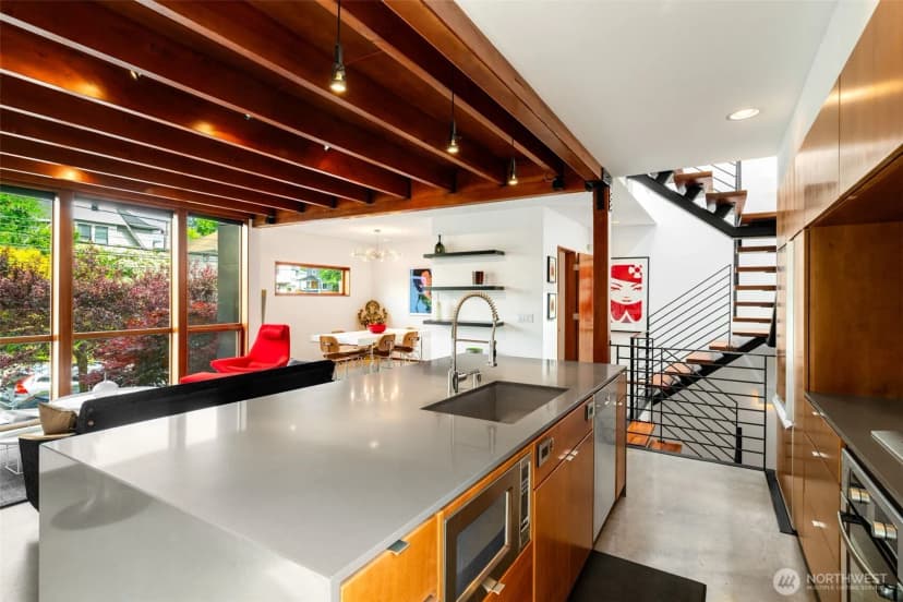 Property photo for 209 12th Ave E, Seattle photo 6