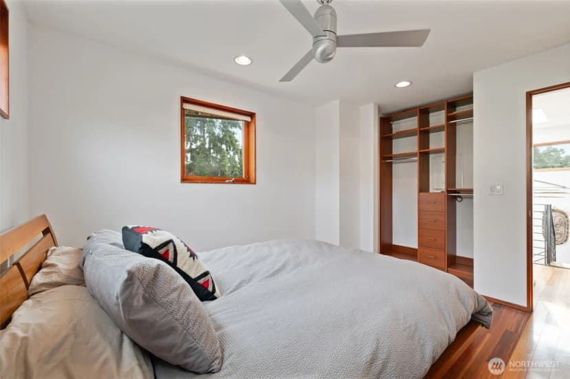 Property photo for 209 12th Ave E, Seattle photo 23