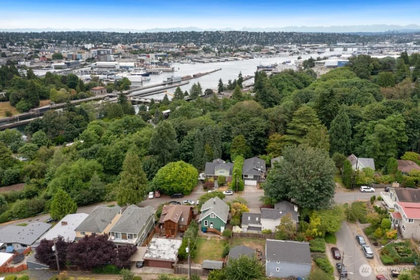 Property photo for 4611 34th Avenue W, Seattle photo 33