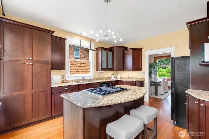 Property photo for 4611 34th Avenue W, Seattle photo 12