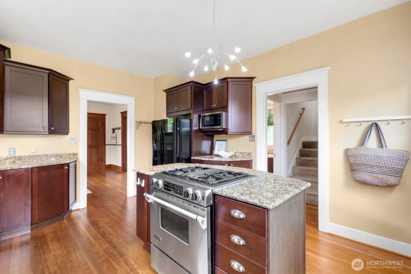 Property photo for 4611 34th Avenue W, Seattle photo 13