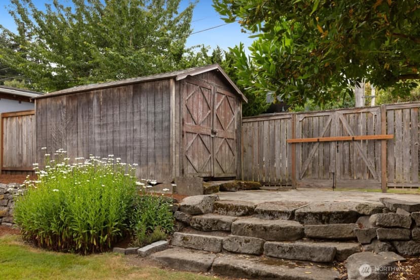 Property photo for 4611 34th Avenue W, Seattle photo 32