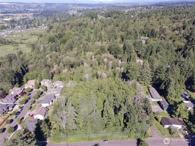 Property photo for 1701 13th Street Se, Puyallup photo 2