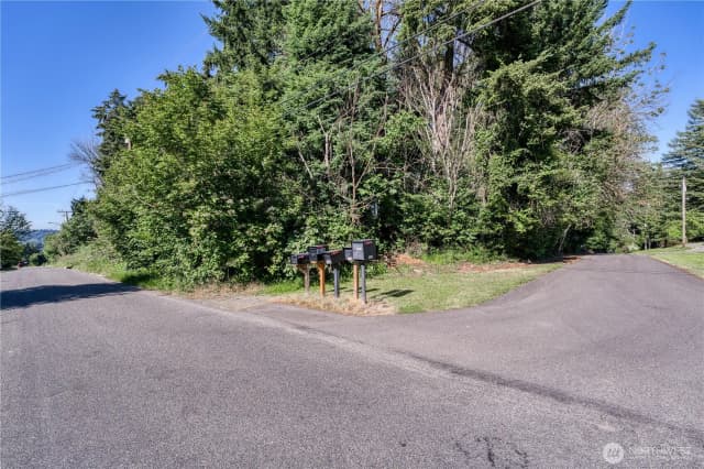 Property photo for 1701 13th Street Se, Puyallup photo 3
